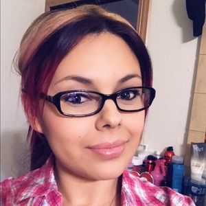 Meet your Posher, Monica